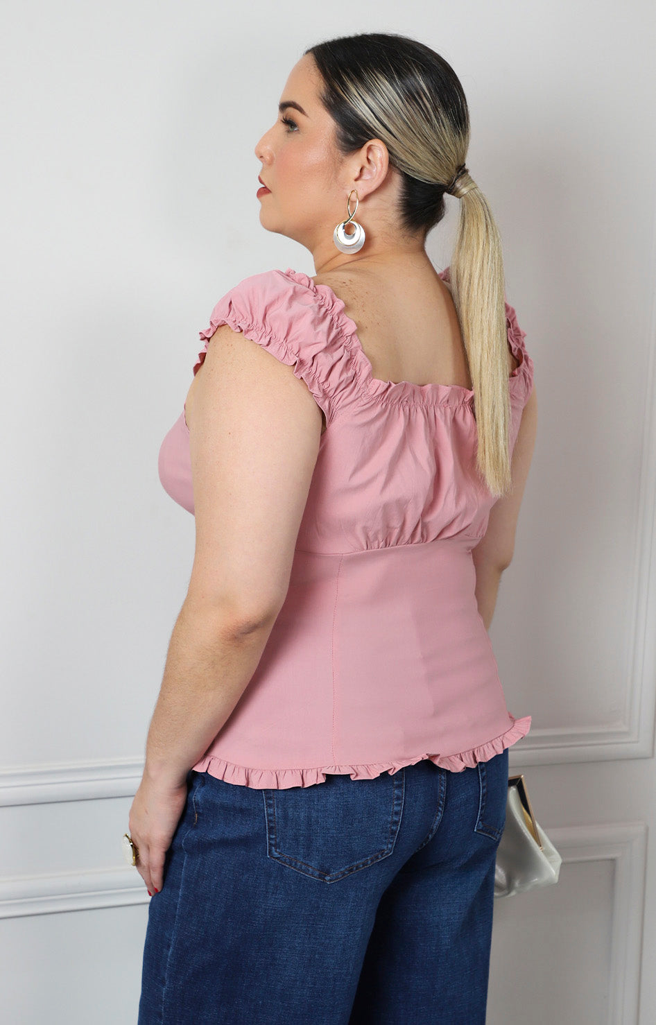 Blusa con olanes fruncidos y botones