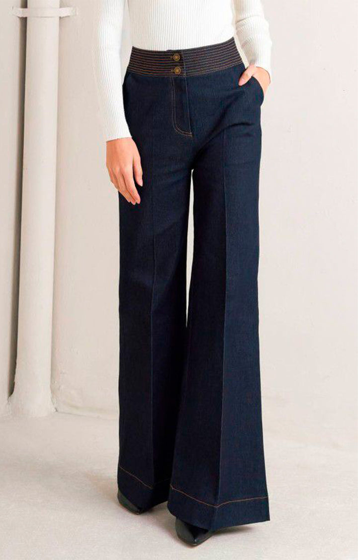 Pantalón de mezclilla azul obscuro