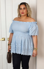 Blusa peplum con bordado calado