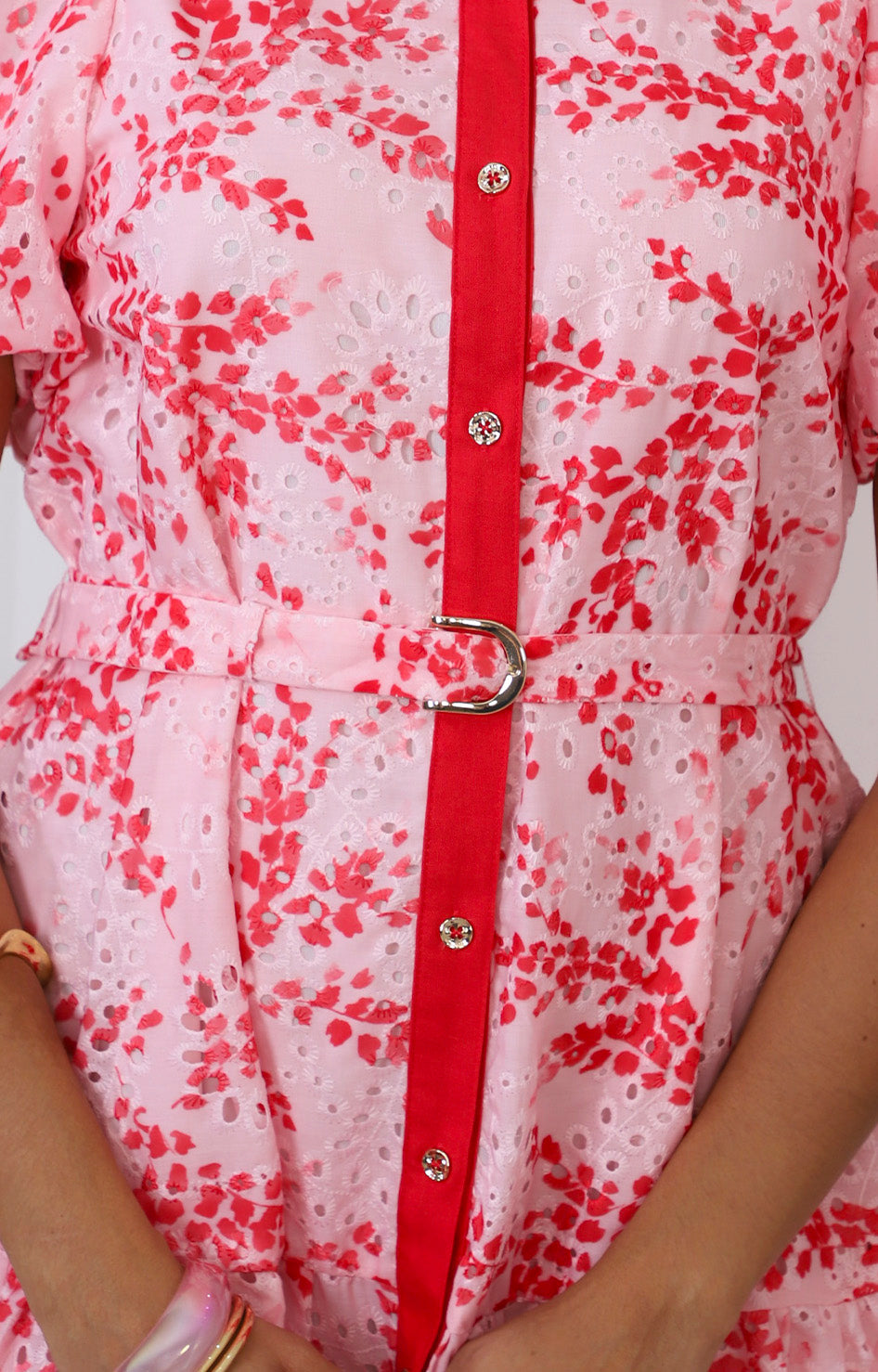 Vestido rosa estampado con botones