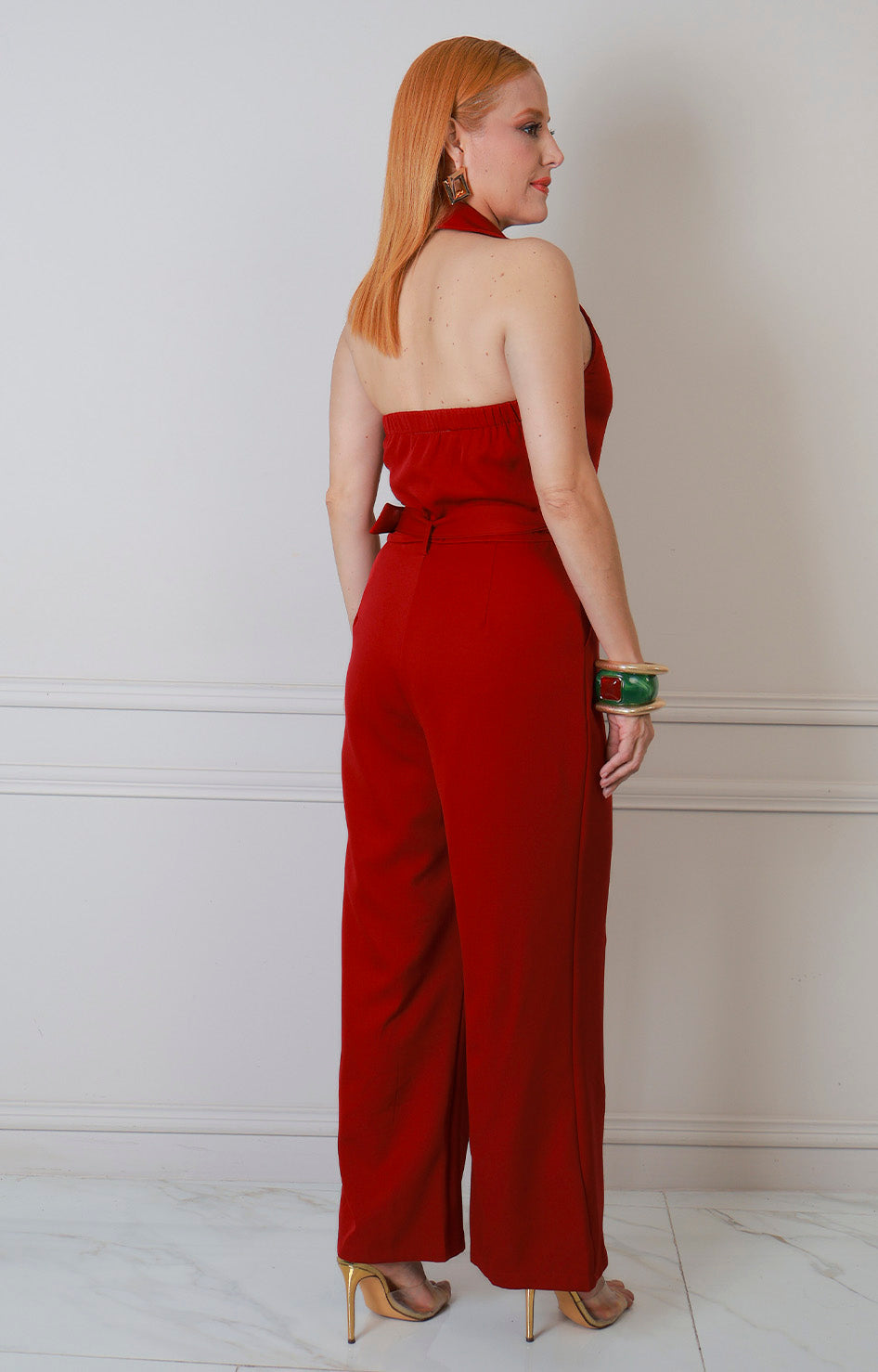 Palazzo vino largo regular de Boutiquemirel con cuello halter y silueta de pierna ancha
