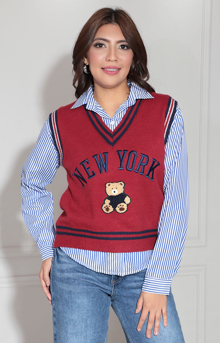 Camisera con chaleco rojo