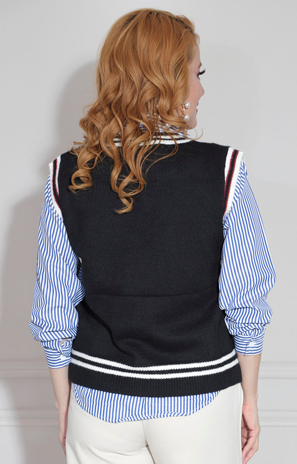 Camisera con chaleco negro