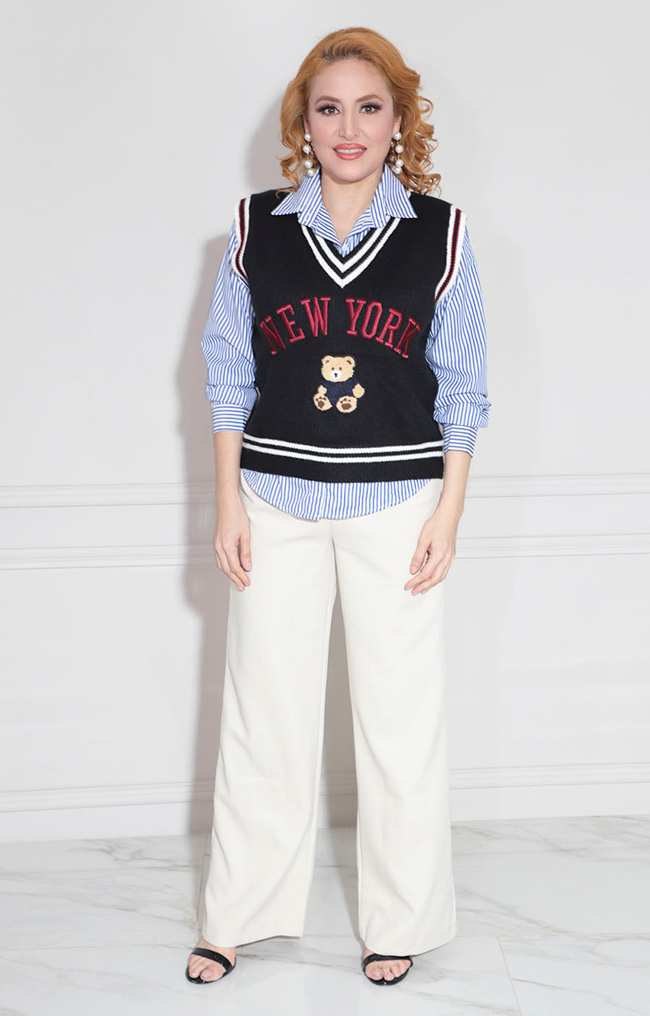 Camisera con chaleco negro