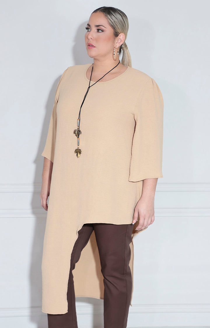 Blusa beige con collar