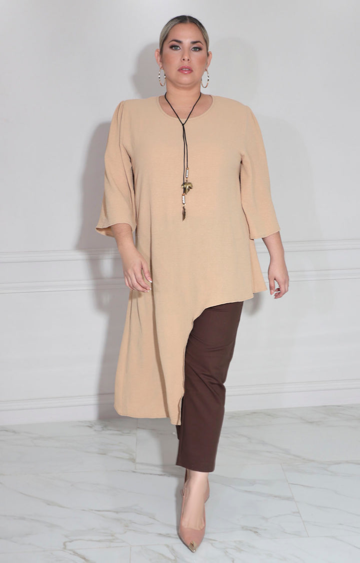 Blusa beige con collar