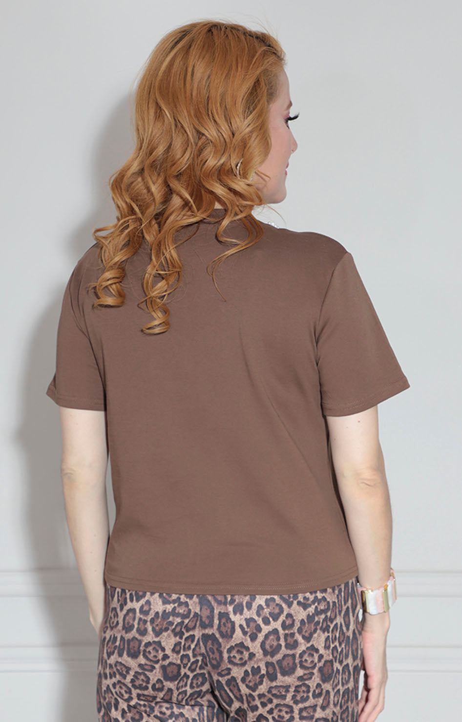Blusa café con perlas