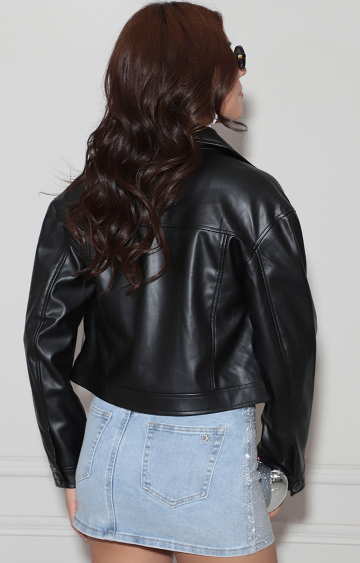 Chamarra negra de vinipiel