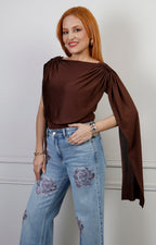 Panty blusa drapeada Boutiquemirel con hombros fruncidos, vista frontal en color liso