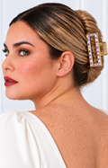 Pinza para cabello dorada con pedrería de la marca Boutiquemirel, mostrando detalles brillantes y diseño elegante.