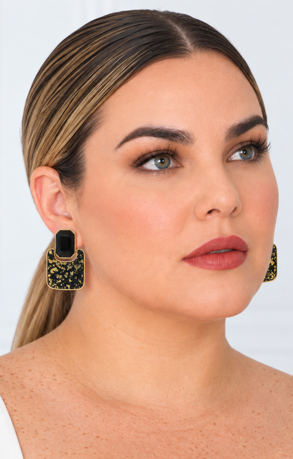 Aretes botón cuadrado con piedra