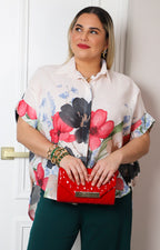 Blusa beige camisera con estampado floral