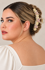 Pinza para cabello plateada con pedrería de la marca Boutiquemirel, elegante y decorativa para peinados.
