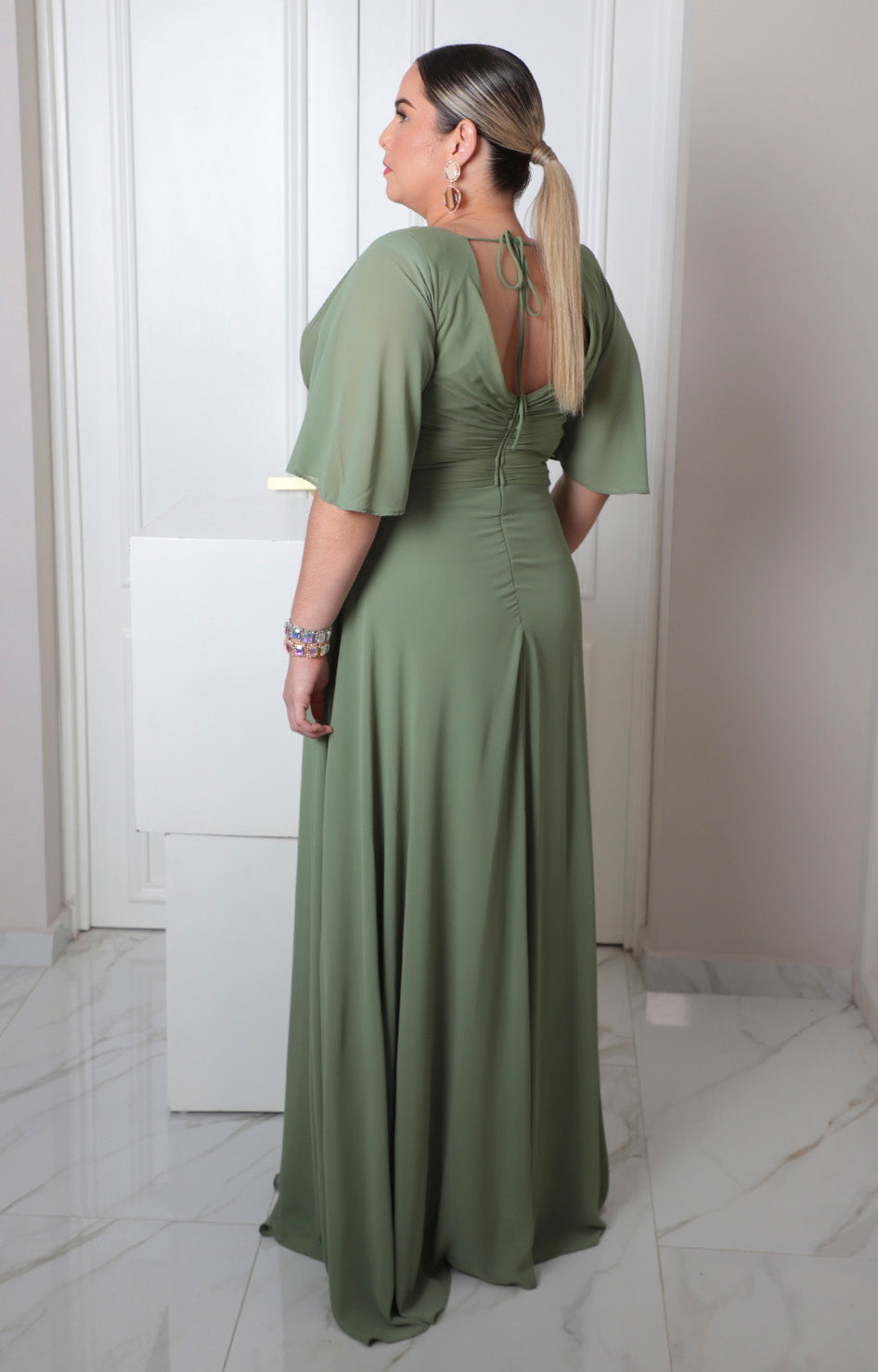 Vestido largo con escote en V drapeado