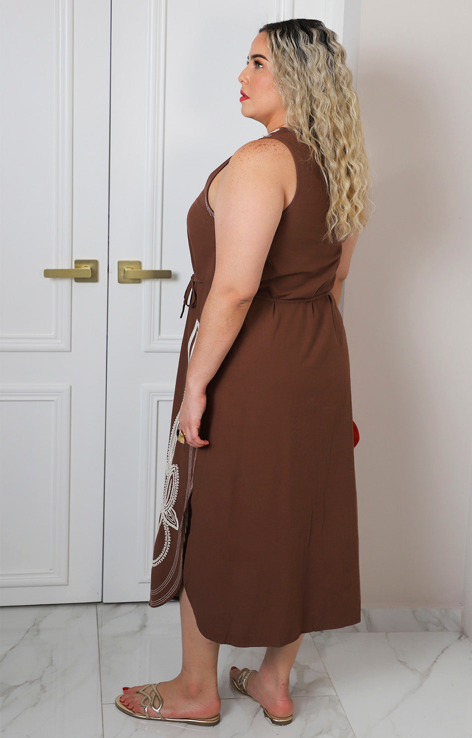Vestido con bordado floral