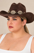 Sombrero vaquero Boutiquemirel con conchos decorativos y diseño tradicional del oeste