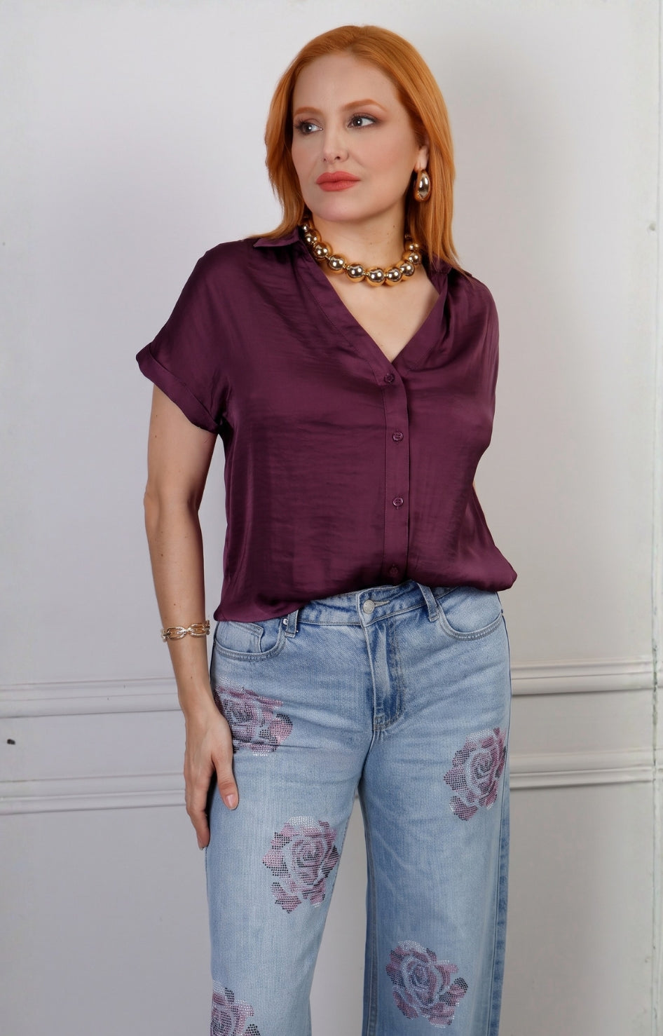 Blusa morada Boutiquemirel de escote en V con botones delanteros, corte regular