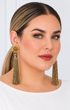 Aretes colgantes de flecos con flor