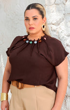 Blusa cafe con pedrería