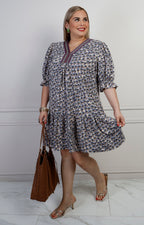 Vestido corto estampado floral con escote en V