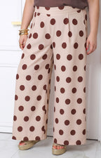 Pantalón ancho curvy de Boutiquemirel con estampado de lunares polka dots, tela ligera y diseño cómodo y moderno.