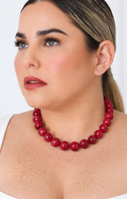 Collar llamativo de cuentas esféricas
