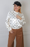 Chamarra beige satinada con estampado de lunares polka dots de la marca Boutiquemirel en estilo regular.