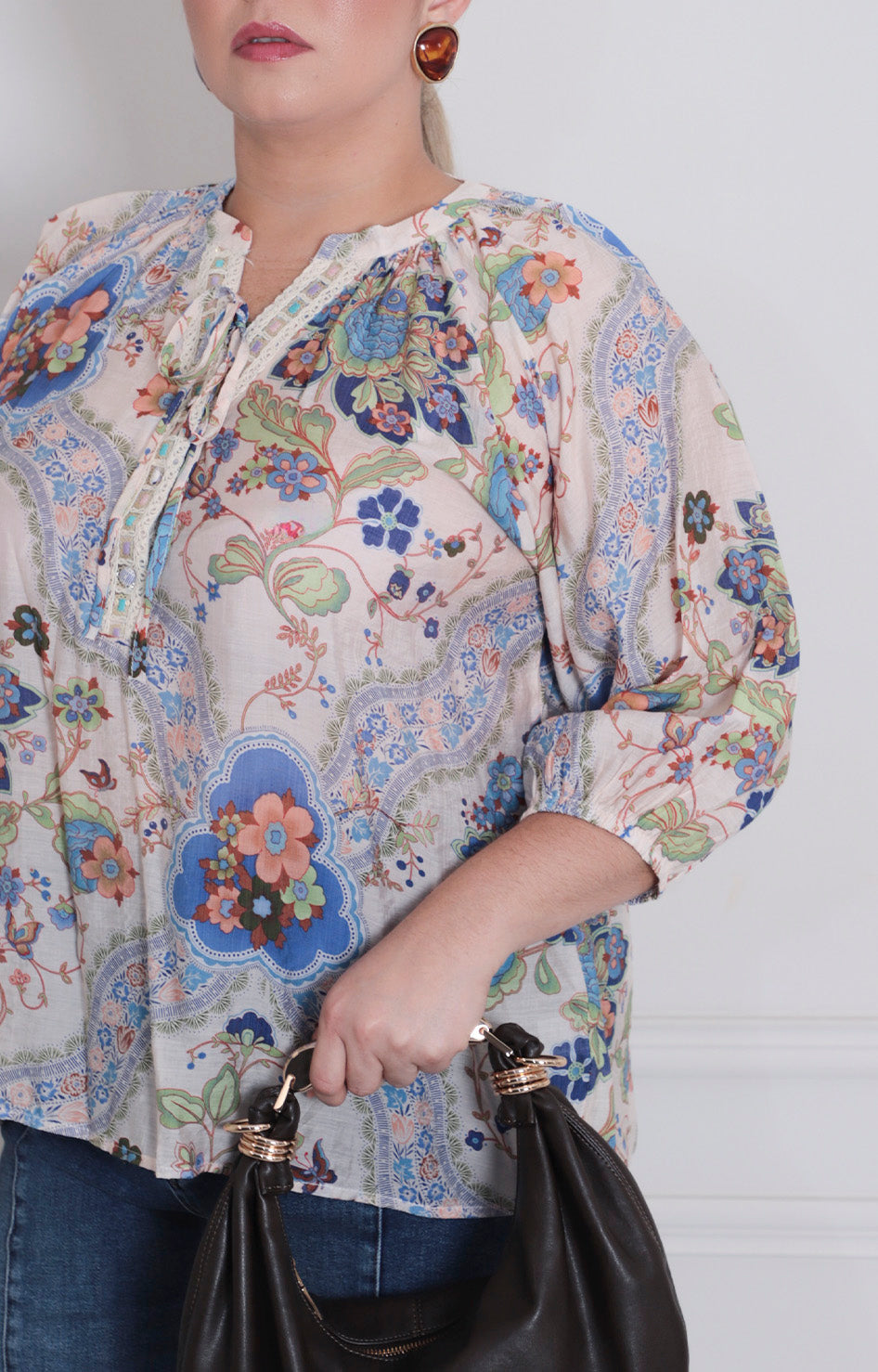 Blusa estampada con detalle de bordado - BLUSAS CURVY Boutiquemirel 