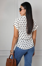 Blusa beige con lunares y manga corta