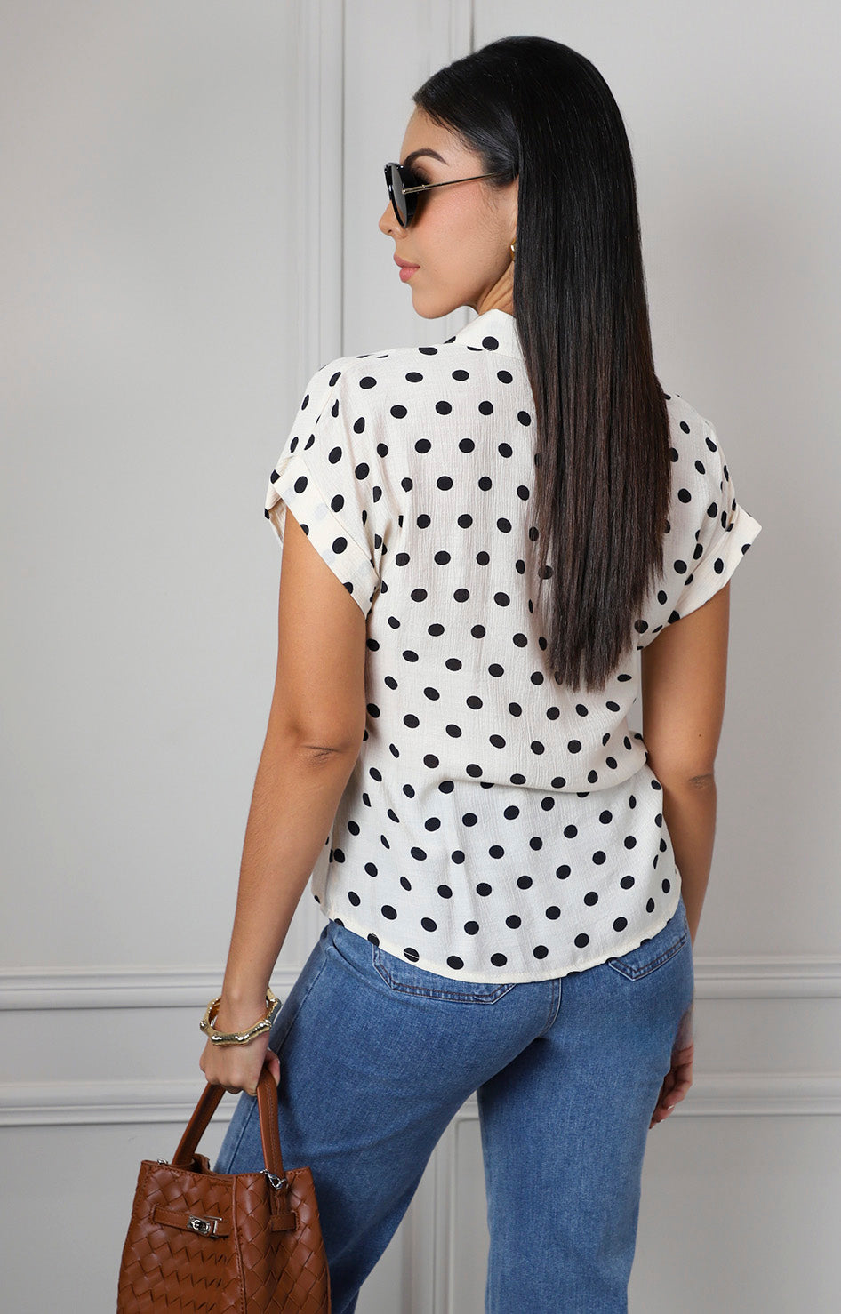 Blusa beige con lunares y manga corta