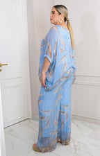 Conjunto azul con estampado de hojas