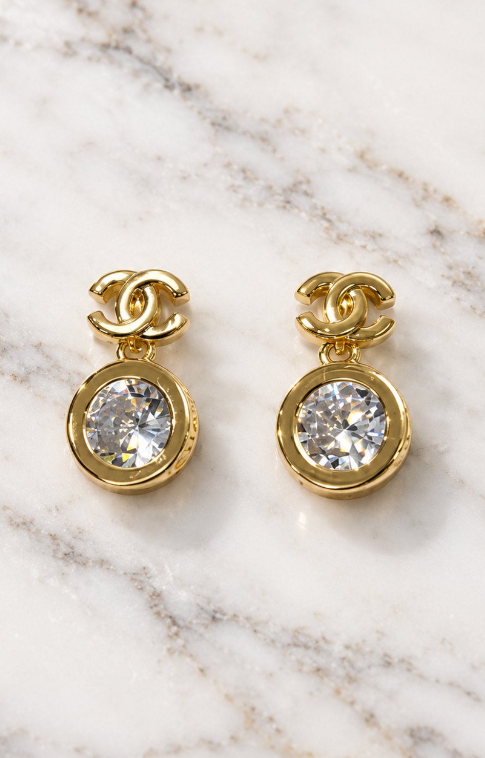 Aretes dorados con cristal colgante
