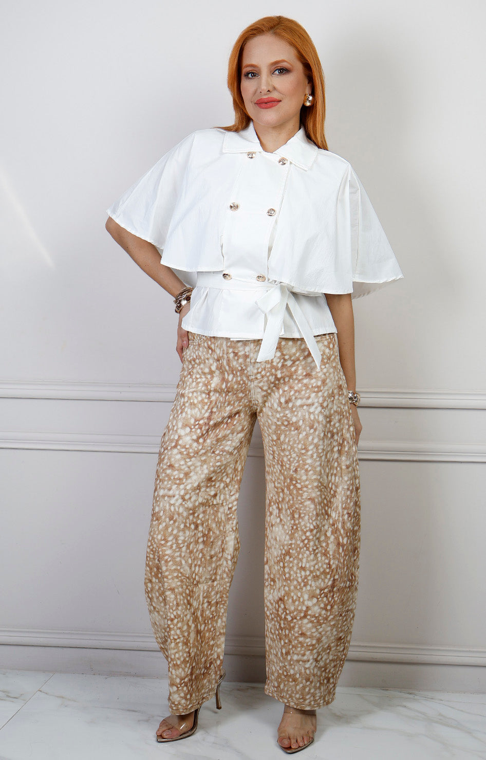 Blusa camisera blanca con cinturón de amarre