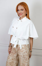 Blusa camisera blanca con cinturón de amarre