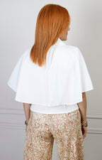Blusa camisera blanca con cinturón de amarre