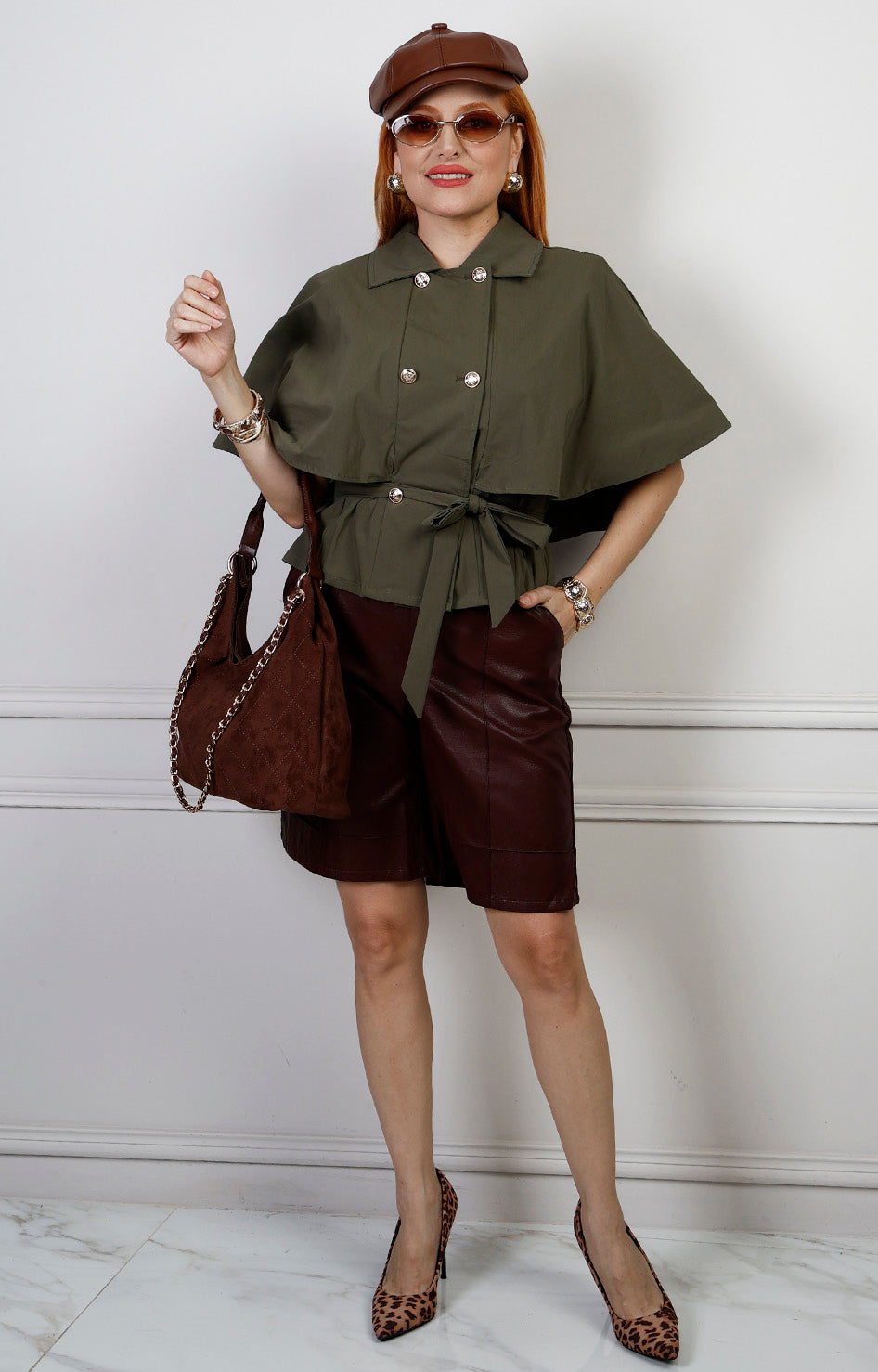 Blusa camisera blanca con cinturón de amarre