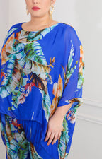 Conjunto azul rey con estampado tropical