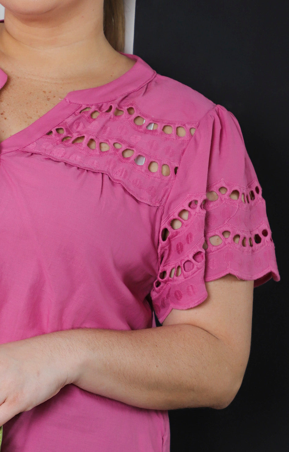 Blusa camisera con bordado calado