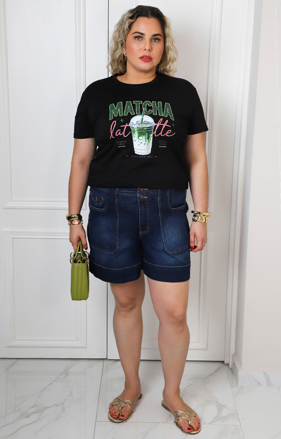 Blusa negra con estampado Matcha Latte