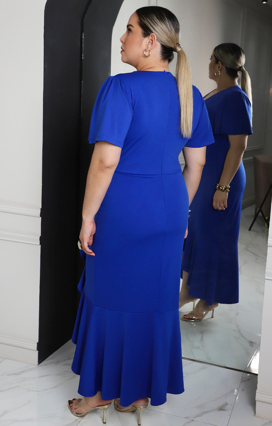 Vestido azul con olanes y flor 3D
