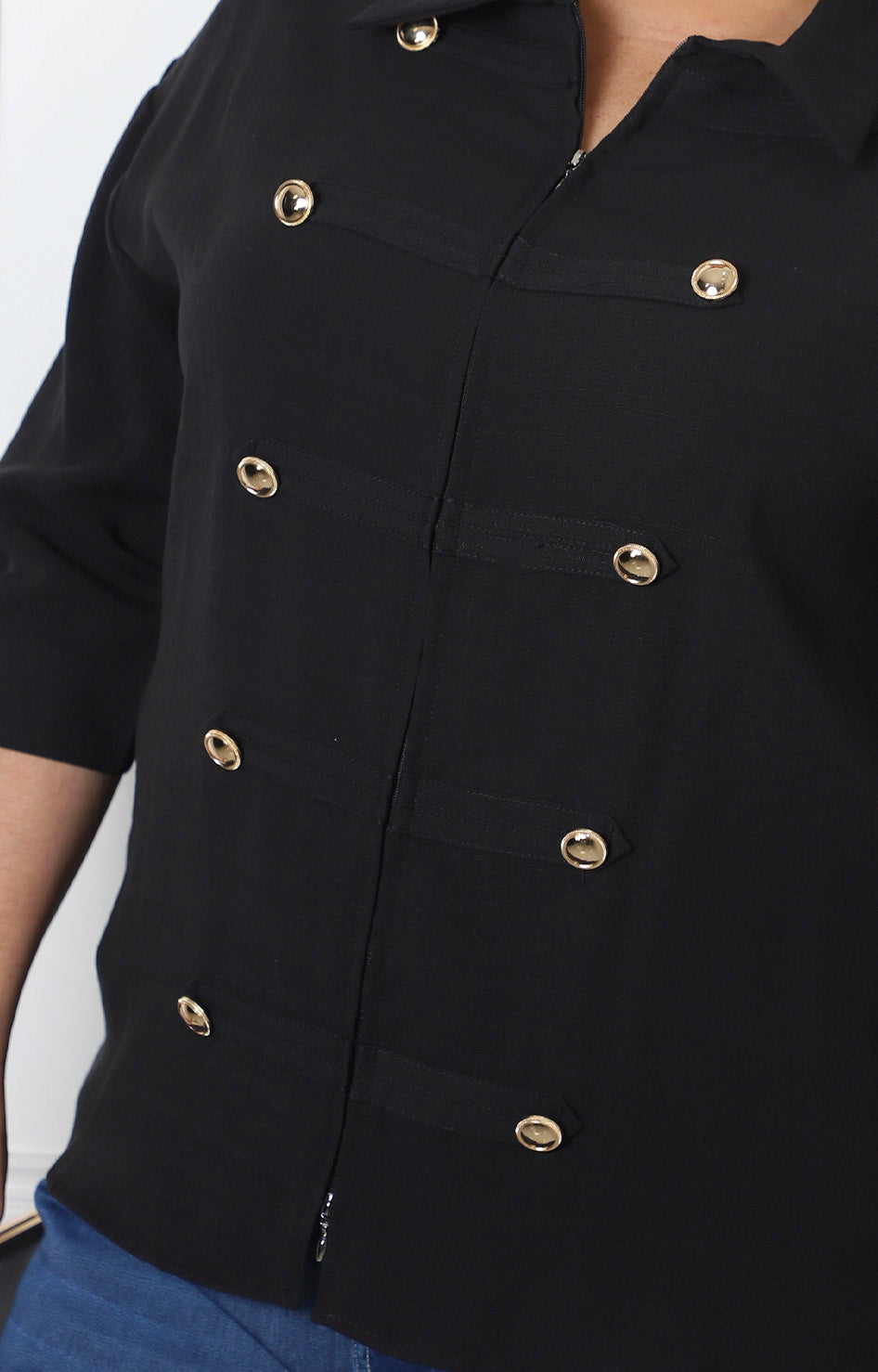 Blusa con botones dorados
