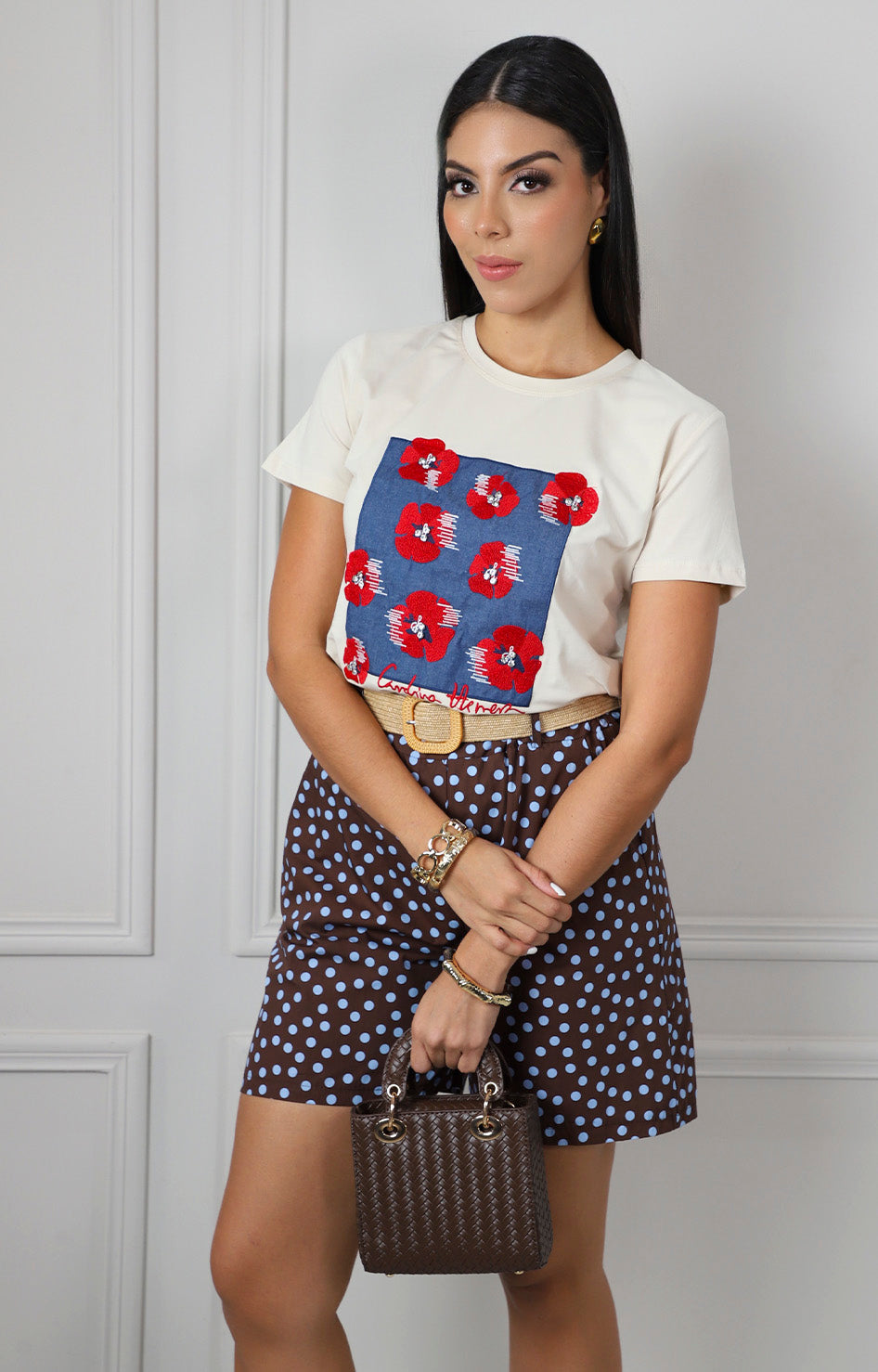 Blusa con estampado floral y aplicaciones