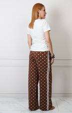 Conjunto Boutiquemirel de blusa blanca y pantalón de lunares negros