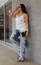 Pantalón de mezclilla con detalle de encaje