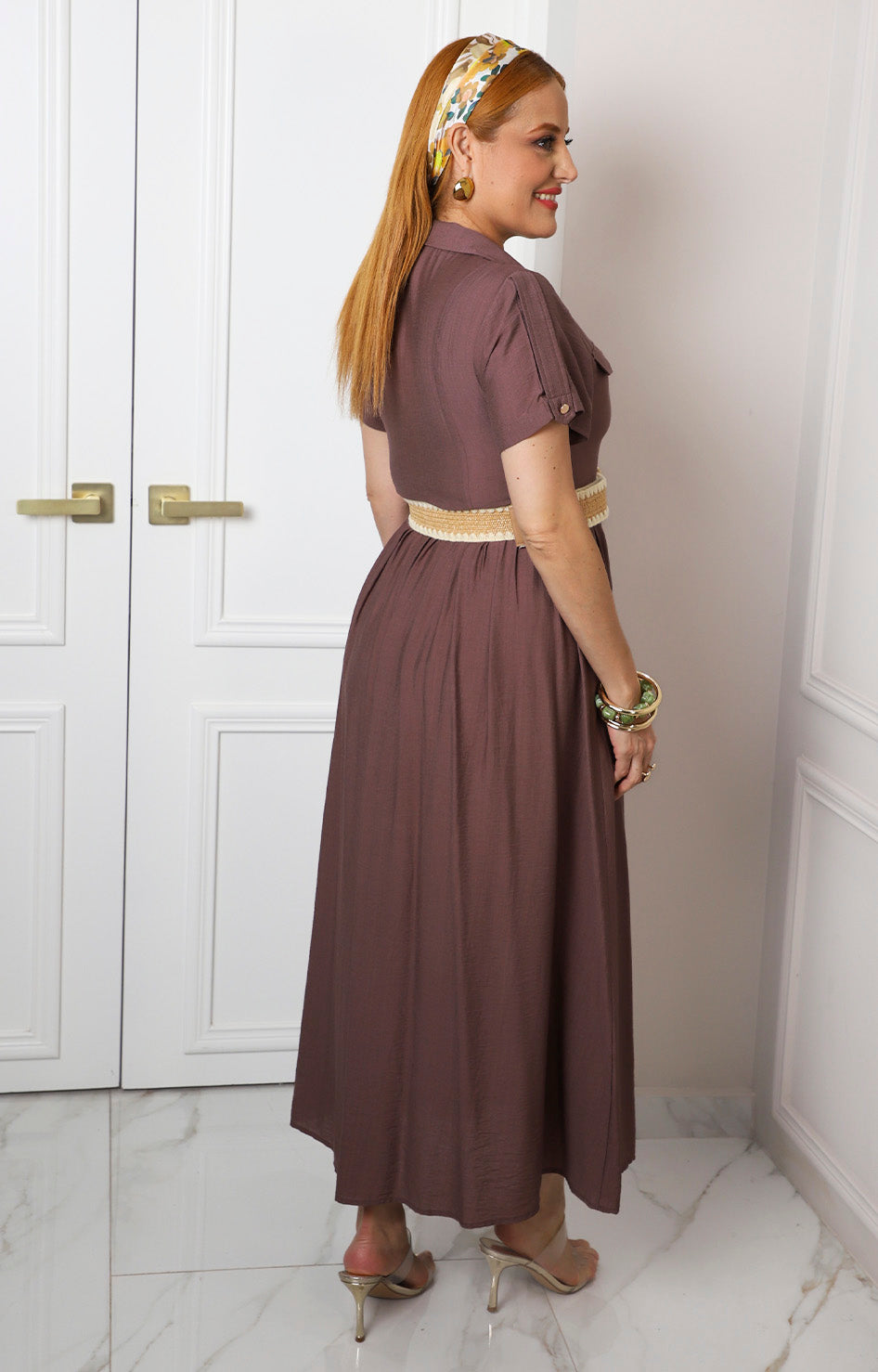 Vestido camisero café con cinturón