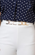 Pantalón de pierna amplia con cinturón dorado