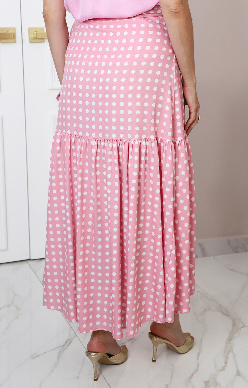 Falda rosa cruzada con olanes