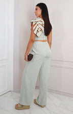 Conjunto verde con maxi flor