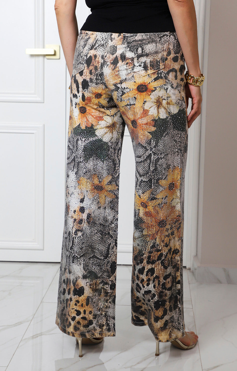 Pantalón con estampado floral y animal print