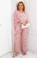 Conjunto rosa con estampado de hojas